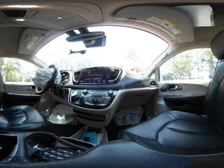 2021 Chrysler Pacifica Touring L with VIN 2C4RC1BG2MR521635, listed as a IAAI auction lot 39997299 with 64,331 mi miles. Bid and sale history available at carsss.com. Image 18.