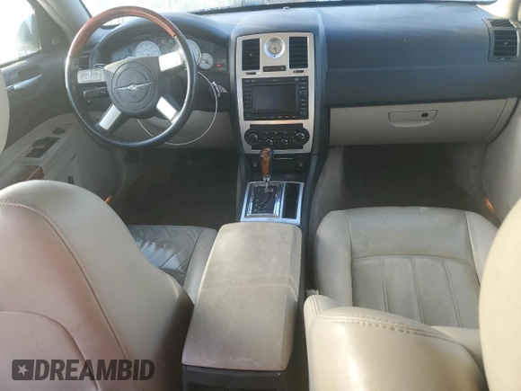 2006 Chrysler 300 C z VIN 2C3LA63H26H408619, wystawiony jako Copart lot #43429815 z przebiegiem 228 355 mil mil oraz Szkoda całkowita • Salvage title. Historia ofert i sprzedaży dostępna na DreamBid. Obrazek 8.