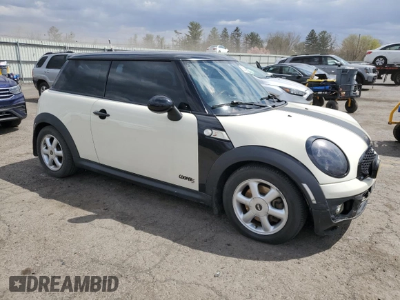 2008 MINI Hardtop with VIN WMWMF33528TT64260, listed as a Copart auction lot 52642935 with 82,502 mi miles and Salvage Title. Bid and sale history available at DreamBid. Image 4.