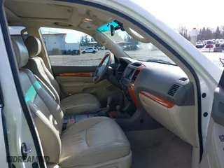 2003 Lexus GX 470 with VIN JTJBT20X330021757, listed as a IAAI auction lot 41695930 with 177,634 mi miles. Bid and sale history available at carsss.com. Image 5.