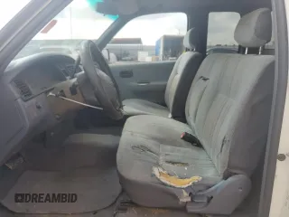 1997 Toyota T100 DX z VIN JT4TN12D0V0035620, wystawiony jako Copart lot #69925814 z przebiegiem Nie podano mil oraz Szkody całkowita. Historia ofert i sprzedaży dostępna na DreamBid. Obrazek 7.