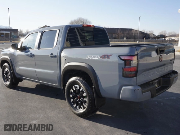 2024 Nissan Frontier SV z VIN 1N6ED1EK2RN667028, wystawiony jako Copart lot #55688885 z przebiegiem 3 447 mil mil oraz Szkoda całkowita • Salvage title. Historia ofert i sprzedaży dostępna na DreamBid. Obrazek 4.