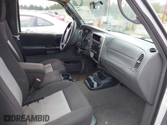 2005 Ford Ranger XL z VIN 1FTYR14U45PB04775, wystawiony jako IAAI lot #42431276 z przebiegiem 131 116 mil mil oraz . Historia ofert i sprzedaży dostępna na DreamBid. Obrazek 5.