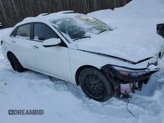 2024 Hyundai Elantra SEL z VIN KMHLM4DG0RU736051, wystawiony jako Copart lot #43045135 z przebiegiem 17 648 mil mil oraz Szkoda całkowita • Salvage title. Historia ofert i sprzedaży dostępna na DreamBid. Obrazek 4.