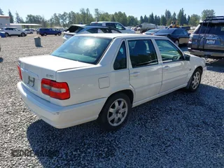 2000 Volvo S70 z VIN YV1LS56D4Y2651849, wystawiony jako IAAI lot #42246127 z przebiegiem 153 319 mil mil oraz . Historia ofert i sprzedaży dostępna na DreamBid. Obrazek 4.