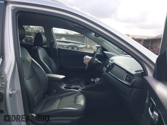 2019 Kia Niro EX with VIN KNDCC3LC8K5351854, listed as a IAAI auction lot 42064374 with 82,117 mi miles. Bid and sale history available at carsss.com. Image 5.