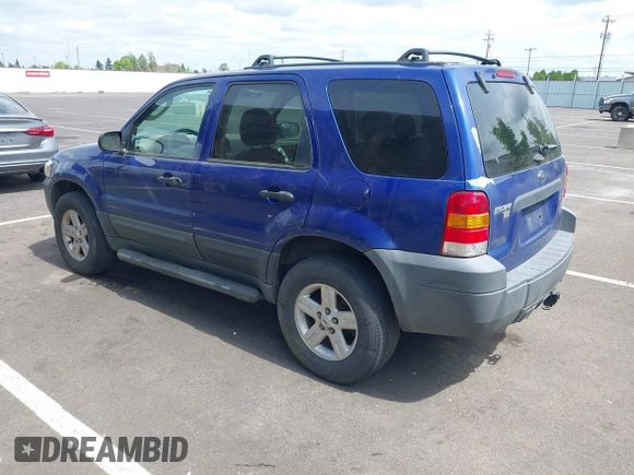 2005 Ford Escape XLT with VIN 1FMYU93195KA35708, listed as a IAAI auction lot 42130239 with 230,920 mi miles. Bid and sale history available at carsss.com. Image 3.