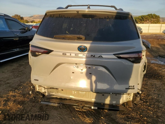 2024 Toyota Sienna LE with VIN 5TDCSKFC0RS132867, listed as a Copart auction lot 79205354 with 8,816 mi miles and Salvage Title. Bid and sale history available at carsss.com. Image 6.