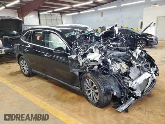 2024 Mercedes-Benz GLC 300 z VIN W1NKM4HB7RF210561, wystawiony jako Copart lot #59871445 z przebiegiem Nie podano mil oraz Szkoda całkowita • Salvage title. Historia ofert i sprzedaży dostępna na DreamBid. Obrazek 4.