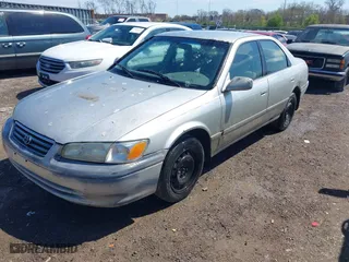 2000 Toyota Camry CE with VIN JT2BG22K0Y0455918, listed as a IAAI auction lot 41878066 with 267,164 mi miles. Bid and sale history available at carsss.com. Image 2.