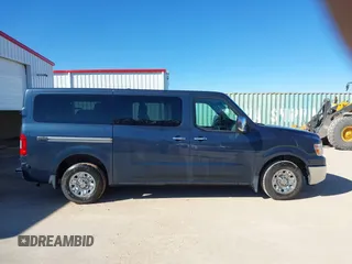 2017 Nissan NV SL z VIN 5BZAF0AA6HN852913, wystawiony jako IAAI lot #41686657 z przebiegiem 88 182 mil mil oraz . Historia ofert i sprzedaży dostępna na DreamBid. Obrazek 13.
