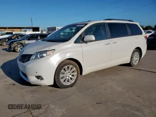 2011 Toyota Sienna XLE z VIN 5TDDK3DC2BS001992, wystawiony jako Copart lot #56521675 z przebiegiem 173 754 mil mil oraz Szkody całkowita. Historia ofert i sprzedaży dostępna na DreamBid. Obrazek 1.