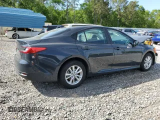 2025 Toyota Camry LE z VIN 4T1DAACK2SU540006, wystawiony jako Copart lot #53387515 z przebiegiem 7 822 mil mil oraz Szkoda całkowita • Salvage title. Historia ofert i sprzedaży dostępna na DreamBid. Obrazek 3.