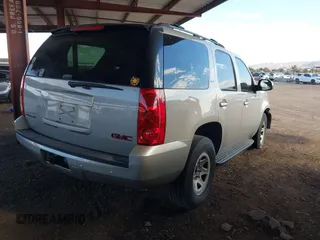 2007 GMC Yukon SLE with VIN 1GKFK13057J108533, listed as a IAAI auction lot 41364196 with 207,890 mi miles. Bid and sale history available at carsss.com. Image 4.