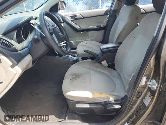 2010 Kia Forte EX z VIN KNAFU4A20A5295544, wystawiony jako Copart lot #58595625 z przebiegiem 322 520 mil mil oraz Szkoda całkowita • Salvage title. Historia ofert i sprzedaży dostępna na DreamBid. Obrazek 7.