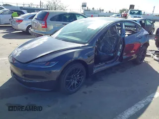 2024 Tesla Model 3 z VIN 5YJ3E1EA2RF867095, wystawiony jako IAAI lot #41550546 z przebiegiem 3 mil mil oraz . Historia ofert i sprzedaży dostępna na DreamBid. Obrazek 20.