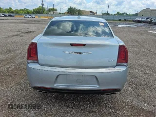 2019 Chrysler 300 Touring z VIN 2C3CCAAG9KH733284, wystawiony jako Copart lot #55454485 z przebiegiem Nie podano mil oraz Tytuł czysty. Historia ofert i sprzedaży dostępna na DreamBid. Obrazek 6.
