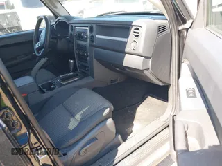 2008 Jeep Commander Sport with VIN 1J8HH48K28C180481, listed as a IAAI auction lot 42402789 with 215,404 mi miles and . Bid and sale history available at DreamBid. Image 5.