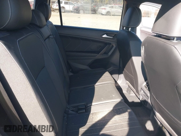 2022 Volkswagen Tiguan SE R-Line Black z VIN 3VVCB7AX8NM131565, wystawiony jako IAAI lot #40769279 z przebiegiem 26 000 mil mil oraz . Historia ofert i sprzedaży dostępna na DreamBid. Obrazek 8.