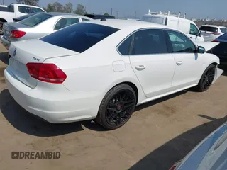 2014 Volkswagen Passat SE z VIN 1VWBN7A3XEC068708, wystawiony jako IAAI lot #42439517 z przebiegiem 144 563 mil mil oraz . Historia ofert i sprzedaży dostępna na DreamBid. Obrazek 4.