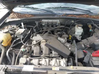 2005 Ford Escape Limited with VIN 1FMCU94195KC22522, listed as a IAAI auction lot 41901471 with 201,427 mi miles. Bid and sale history available at carsss.com. Image 10.