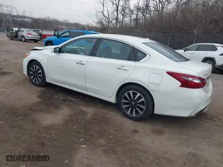 2018 Nissan Altima 2.5 SL with VIN 1N4AL3AP5JC199495, listed as a IAAI auction lot 41665962 with 136,814 mi miles. Bid and sale history available at carsss.com. Image 3.