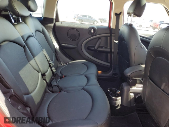 2016 MINI Countryman S z VIN WMWZC5C56GWU02998, wystawiony jako Copart lot #61663855 z przebiegiem Nie podano mil oraz Czysty tytuł • Clean title. Historia ofert i sprzedaży dostępna na DreamBid. Obrazek 10.