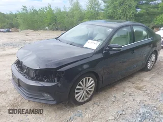2015 Volkswagen Jetta SE z VIN 3VWD17AJ3FM252584, wystawiony jako IAAI lot #42257546 z przebiegiem 117 195 mil mil oraz . Historia ofert i sprzedaży dostępna na DreamBid. Obrazek 2.