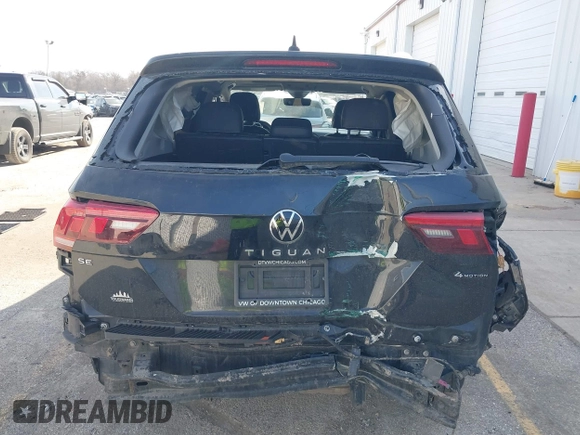 2022 Volkswagen Tiguan SE z VIN 3VV2B7AX4NM118467, wystawiony jako IAAI lot #41769676 z przebiegiem 55 305 mil mil oraz . Historia ofert i sprzedaży dostępna na DreamBid. Obrazek 17.