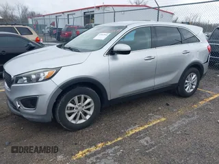2018 Kia Sorento LX z VIN 5XYPG4A34JG378652, wystawiony jako IAAI lot #41802804 z przebiegiem 178 369 mil mil oraz . Historia ofert i sprzedaży dostępna na DreamBid. Obrazek 2.