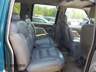 1997 GMC Suburban with VIN 3GKFK16R5VG508908, listed as a IAAI auction lot 42103068 with 264,446 mi miles and . Bid and sale history available at DreamBid. Image 8.