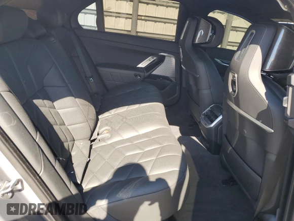 2024 BMW 7 Series 740i xDrive with VIN WBA33EH08RCR40142, listed as a Copart auction lot 87802195 with 6,409 mi miles and Salvage Title. Bid and sale history available at carsss.com. Image 10.