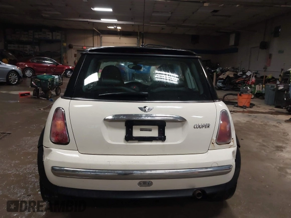 2004 MINI Hardtop with VIN WMWRC33404TC48963, listed as a IAAI auction lot 41661909 with 182,532 mi miles and . Bid and sale history available at DreamBid. Image 16.