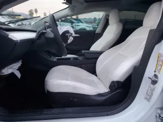 2022 Tesla Model 3 z VIN 5YJ3E1EA6NF237977, wystawiony jako Copart lot #84755374 z przebiegiem 54 645 mil mil oraz Szkoda całkowita • Salvage title. Historia ofert i sprzedaży dostępna na DreamBid. Obrazek 7.