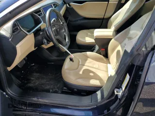 2014 Tesla Model S 60 z VIN 5YJSA1H10EFP35319, wystawiony jako Copart lot #53868745 z przebiegiem 209 424 mil mil oraz Szkoda całkowita • Salvage title. Historia ofert i sprzedaży dostępna na DreamBid. Obrazek 7.
