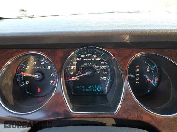 2010 Ford Taurus Limited z VIN 1FAHP2JW3AG138661, wystawiony jako Copart lot #42537345 z przebiegiem 177 869 mil mil oraz Szkoda całkowita • Salvage title. Historia ofert i sprzedaży dostępna na DreamBid. Obrazek 9.