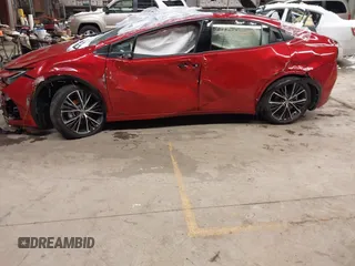 2024 Toyota Prius LE z VIN JTDADABU8R3013976, wystawiony jako IAAI lot #41621800 z przebiegiem 7475 mil mil oraz . Historia ofert i sprzedaży dostępna na DreamBid. Obrazek 14.
