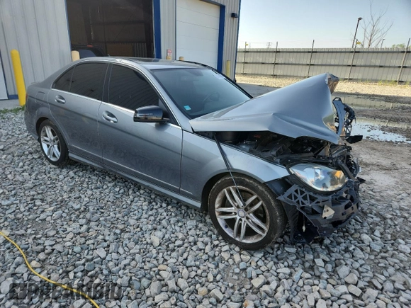 2013 Mercedes-Benz C 250 Sport z VIN WDDGF4HB6DA800964, wystawiony jako Copart lot #61640375 z przebiegiem 151 720 mil mil oraz Nie do naprawy • Non repairable. Historia ofert i sprzedaży dostępna na DreamBid. Obrazek 4.