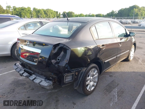 2010 Nissan Sentra 2.0 z VIN 3N1AB6AP1AL698798, wystawiony jako IAAI lot #42188907 z przebiegiem 162 115 mil mil oraz . Historia ofert i sprzedaży dostępna na DreamBid. Obrazek 4.