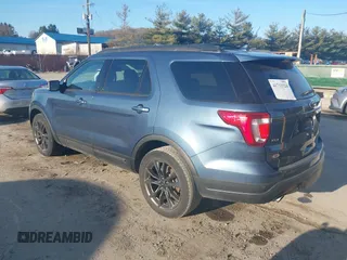 2019 Ford Explorer XLT z VIN 1FM5K8D8XKGA27209, wystawiony jako IAAI lot #41733324 z przebiegiem 166 015 mil mil oraz . Historia ofert i sprzedaży dostępna na DreamBid. Obrazek 3.