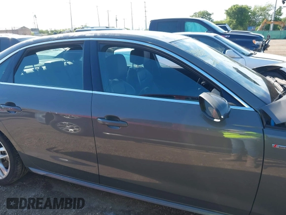 2023 Audi A4 S line Premium Plus z VIN WAUEAAF41PN003020, wystawiony jako IAAI lot #42369885 z przebiegiem 55 960 mil mil oraz . Historia ofert i sprzedaży dostępna na DreamBid. Obrazek 12.