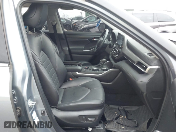2022 Toyota Highlander XLE with VIN 5TDHZRBH6NS193727, listed as a IAAI auction lot 41841889 with 60,830 mi miles and . Bid and sale history available at DreamBid. Image 5.