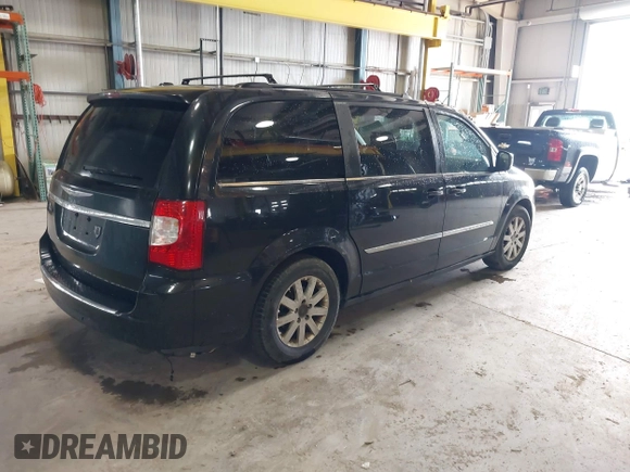 2011 Chrysler Town & Country Touring L z VIN 2A4RR8DG5BR746207, wystawiony jako IAAI lot #42375129 z przebiegiem 226 660 mil mil oraz . Historia ofert i sprzedaży dostępna na DreamBid. Obrazek 4.