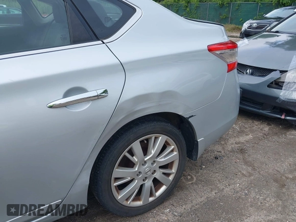 2014 Nissan Sentra SR z VIN 3N1AB7APXEY209345, wystawiony jako IAAI lot #42378706 z przebiegiem 132 705 mil mil oraz . Historia ofert i sprzedaży dostępna na DreamBid. Obrazek 6.