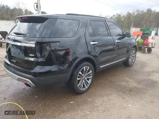 2017 Ford Explorer Platinum with VIN 1FM5K8HT9HGC91593, listed as a IAAI auction lot 41878996 with 121,932 mi miles. Bid and sale history available at carsss.com. Image 4.