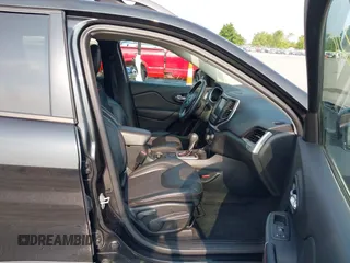 2015 Jeep Cherokee Trailhawk with VIN 1C4PJMBS6FW786622, listed as a IAAI auction lot 42403215 with 148,205 mi miles and . Bid and sale history available at DreamBid. Image 5.