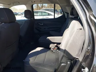 2019 Chevrolet Traverse LT Cloth with VIN 1GNEVGKW3KJ100518, listed as a IAAI auction lot 41812246 with 78,738 mi miles. Bid and sale history available at carsss.com. Image 8.