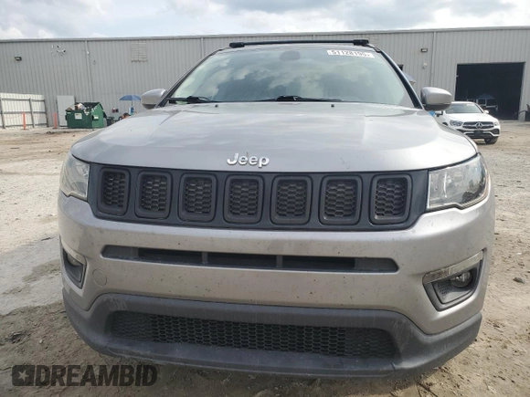 2018 Jeep Compass Latitude with VIN 3C4NJCBB8JT181968, listed as a Copart auction lot 51128195 with 94,471 mi miles and Salvage Title. Bid and sale history available at carsss.com. Image 5.