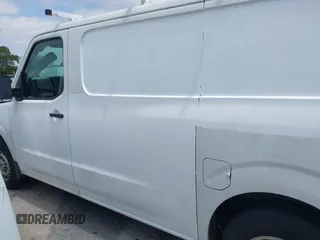 2020 Nissan NV Cargo SV z VIN 1N6BF0KM6LN800927, wystawiony jako IAAI lot #42027239 z przebiegiem 102 724 mil mil oraz . Historia ofert i sprzedaży dostępna na DreamBid. Obrazek 14.