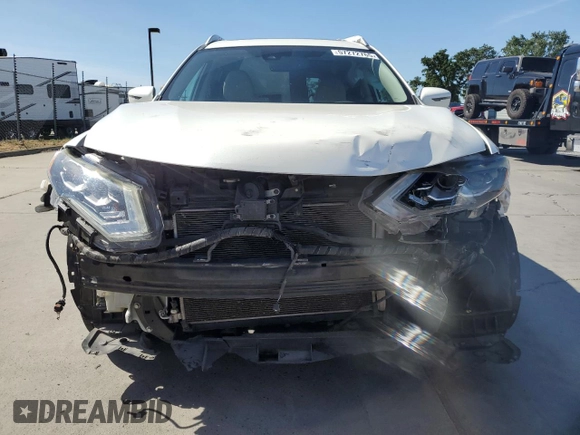 2017 Nissan Rogue SL z VIN 5N1AT2MT9HC848475, wystawiony jako Copart lot #57272765 z przebiegiem 81 296 mil mil oraz Szkoda całkowita • Salvage title. Historia ofert i sprzedaży dostępna na DreamBid. Obrazek 5.